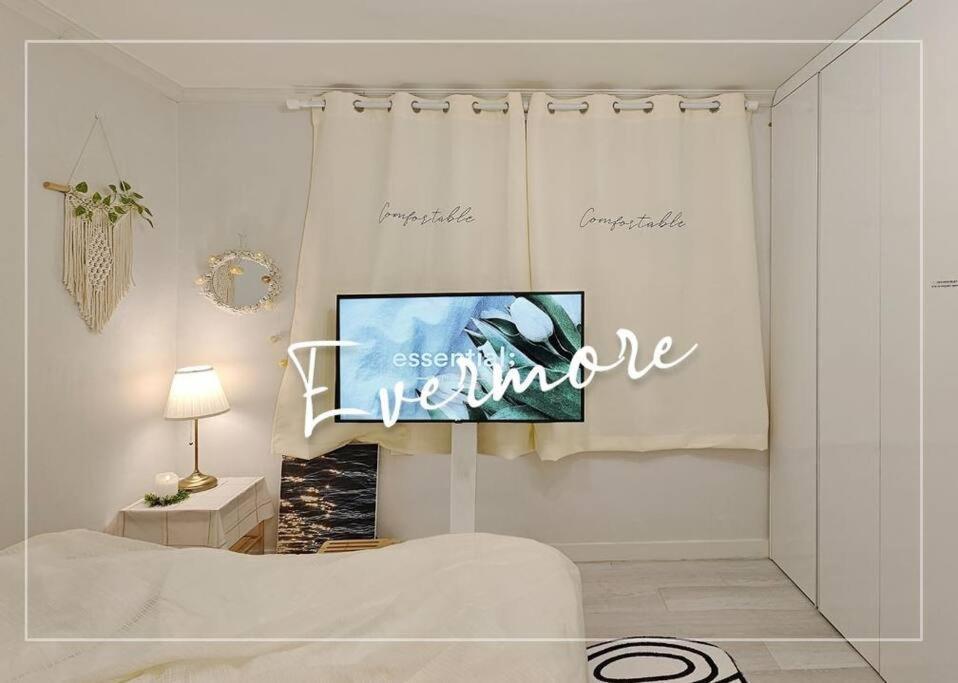 Evermore #sinchon Station 5min #seogang Station 1min